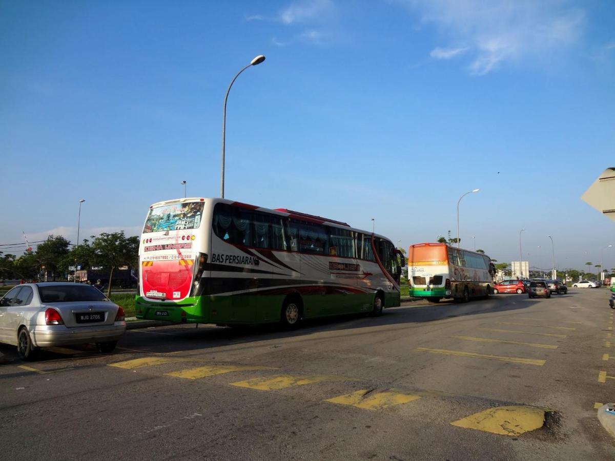 Comma Hotel Bandar Saujana Putra Bagian luar foto