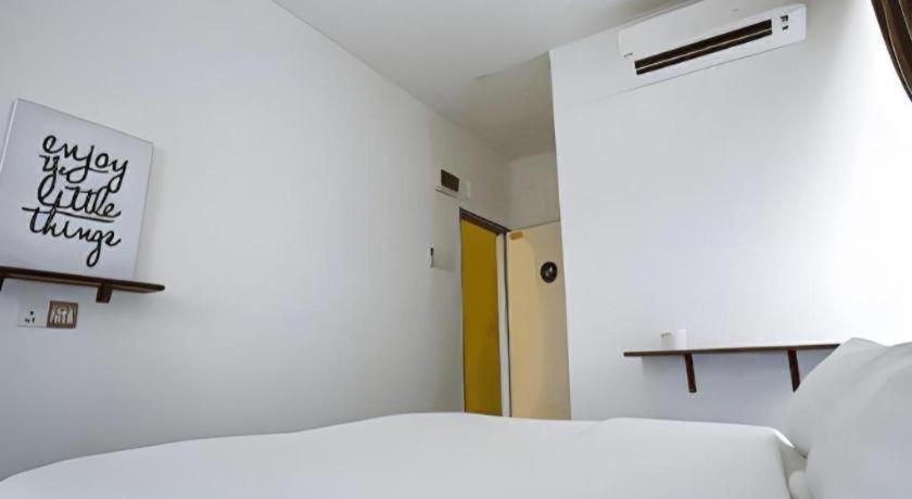Comma Hotel Bandar Saujana Putra Bagian luar foto